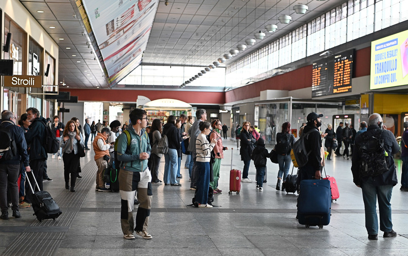 Sciopero treni, disagi alla stazione Porta Nuova di Torino