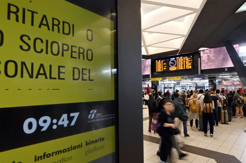 Sciopero treni, ritardi e cancellazioni a Napoli