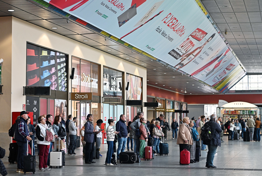 Sciopero treni, disagi alla stazione Porta Nuova di Torino