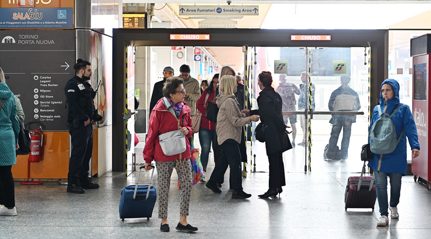 Sciopero treni, disagi alla stazione Porta Nuova di Torino