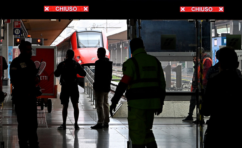 Sciopero treni, disagi alla stazione Porta Nuova di Torino