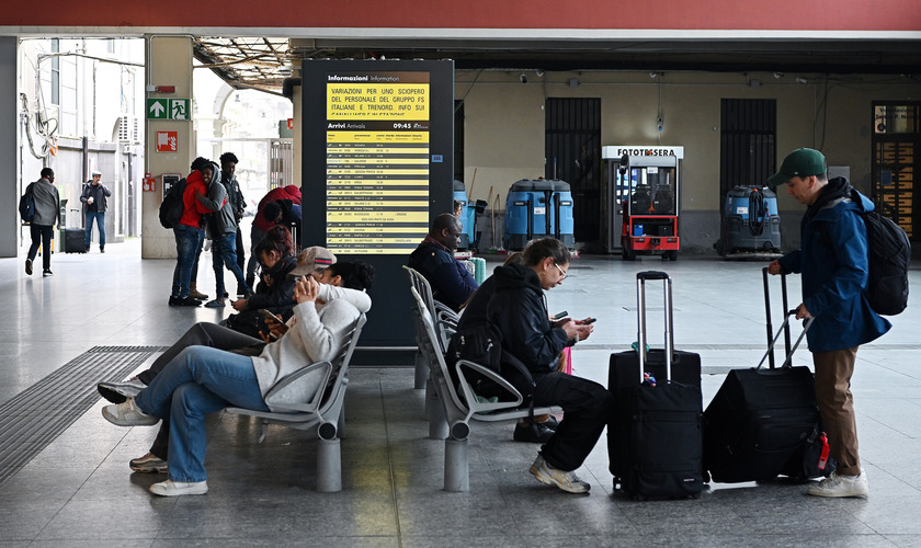 Sciopero treni, disagi alla stazione Porta Nuova di Torino