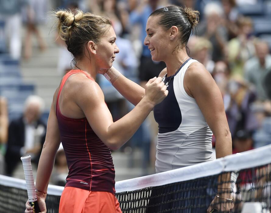Pennetta show, 6-1, 6-3 alla Halep ed è finale ©