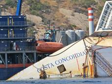 Concordia: attesa al Giglio, tra operai e turisti