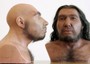 Due ricostruzioni di un uomo di Neanderthal, esposte al Rheinisches Landesmuseum di Bonn