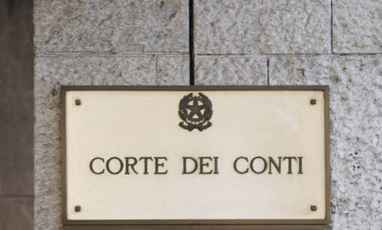 - RIPRODUZIONE RISERVATA