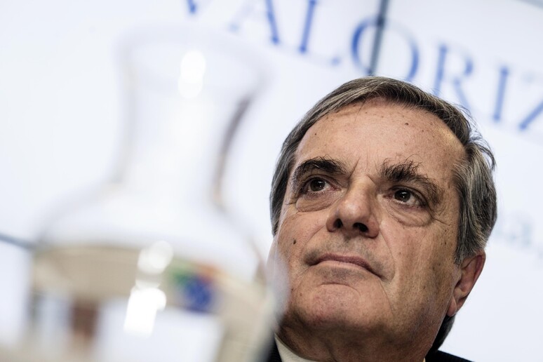 - RIPRODUZIONE RISERVATA