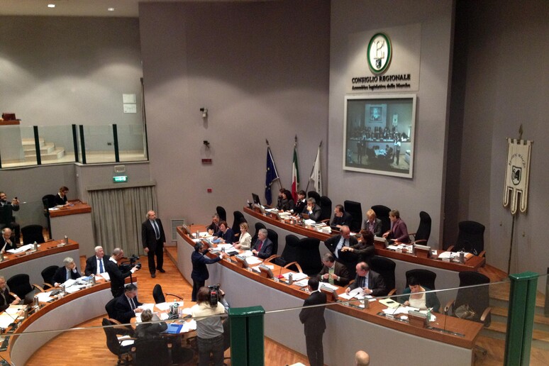 - RIPRODUZIONE RISERVATA