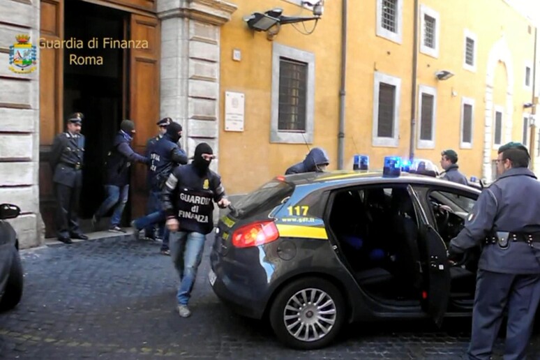 - RIPRODUZIONE RISERVATA