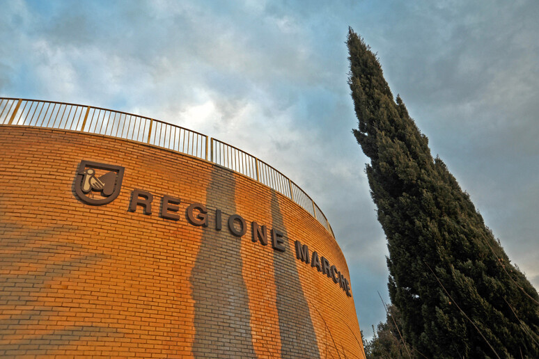 - RIPRODUZIONE RISERVATA