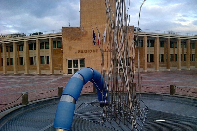 - RIPRODUZIONE RISERVATA
