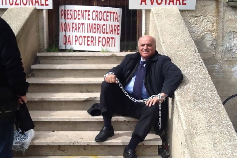 - RIPRODUZIONE RISERVATA