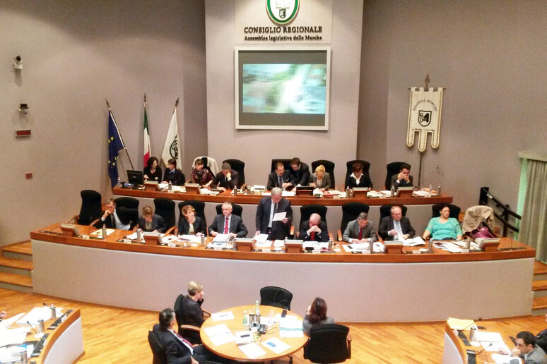- RIPRODUZIONE RISERVATA