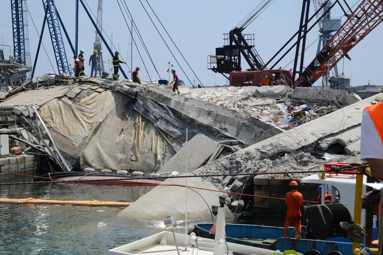 I resti della torre piloti del porto di Genova - RIPRODUZIONE RISERVATA