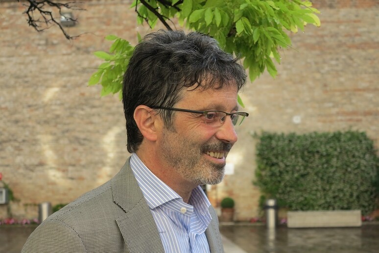 - RIPRODUZIONE RISERVATA