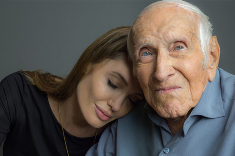 Angelina Jolie con Louis Zamperini - RIPRODUZIONE RISERVATA