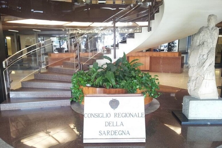 Consiglio regionale Sardegna targa - RIPRODUZIONE RISERVATA