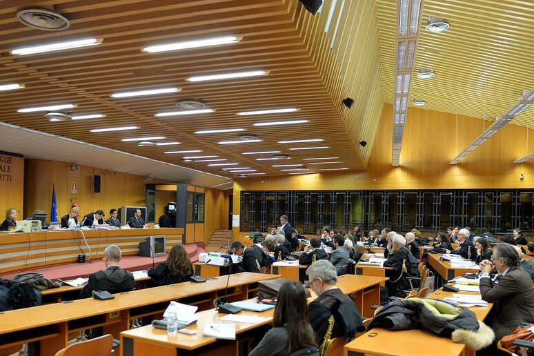 - RIPRODUZIONE RISERVATA
