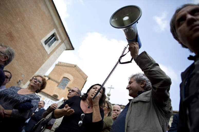- RIPRODUZIONE RISERVATA