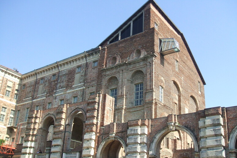 - RIPRODUZIONE RISERVATA