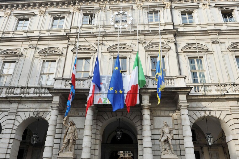 - RIPRODUZIONE RISERVATA
