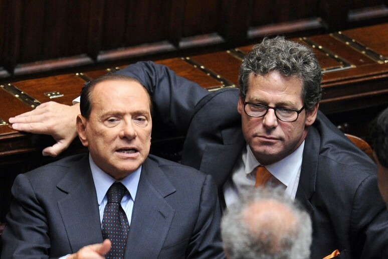 - RIPRODUZIONE RISERVATA