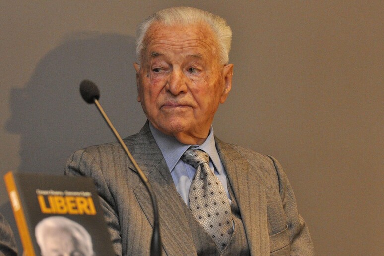 - RIPRODUZIONE RISERVATA