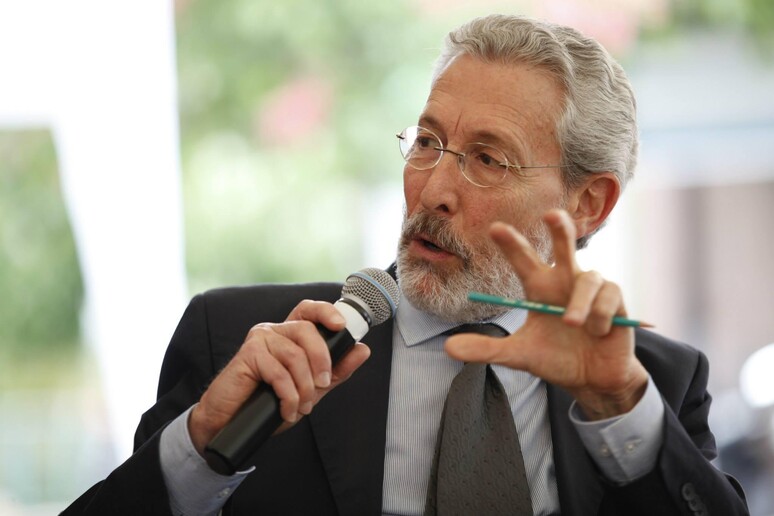 - RIPRODUZIONE RISERVATA