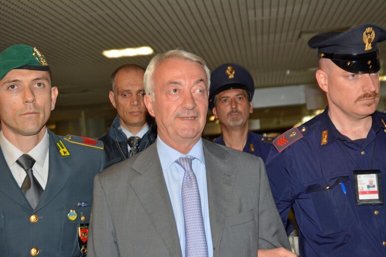 - RIPRODUZIONE RISERVATA