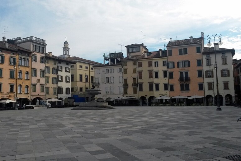 - RIPRODUZIONE RISERVATA