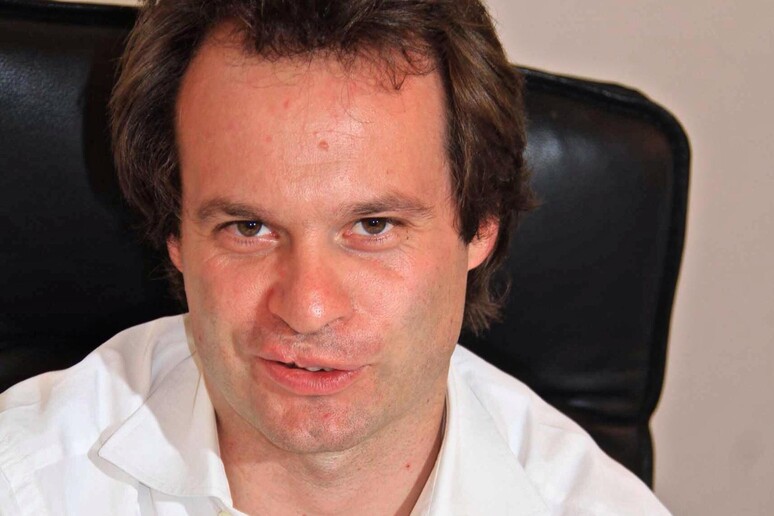 - RIPRODUZIONE RISERVATA