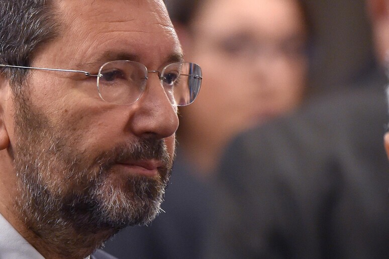 - RIPRODUZIONE RISERVATA