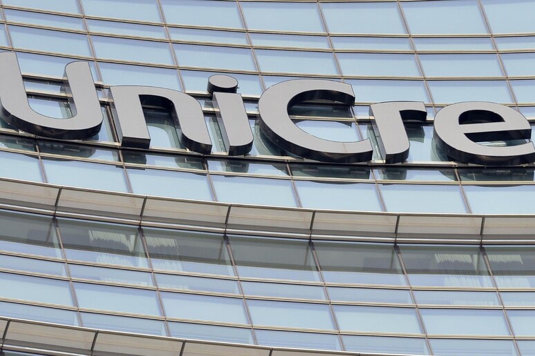 Un 'insegna di Unicredit - RIPRODUZIONE RISERVATA