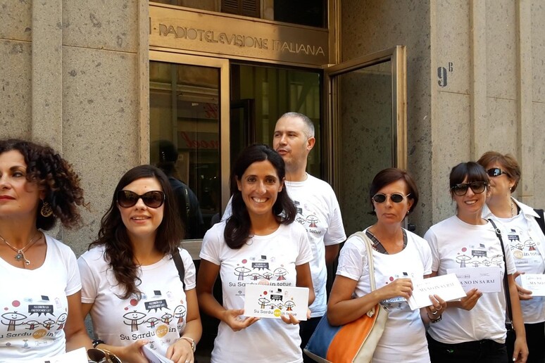 - RIPRODUZIONE RISERVATA