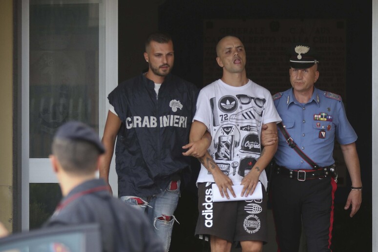 - RIPRODUZIONE RISERVATA