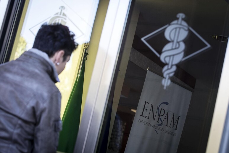 - RIPRODUZIONE RISERVATA