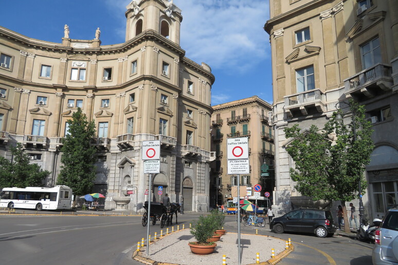 - RIPRODUZIONE RISERVATA