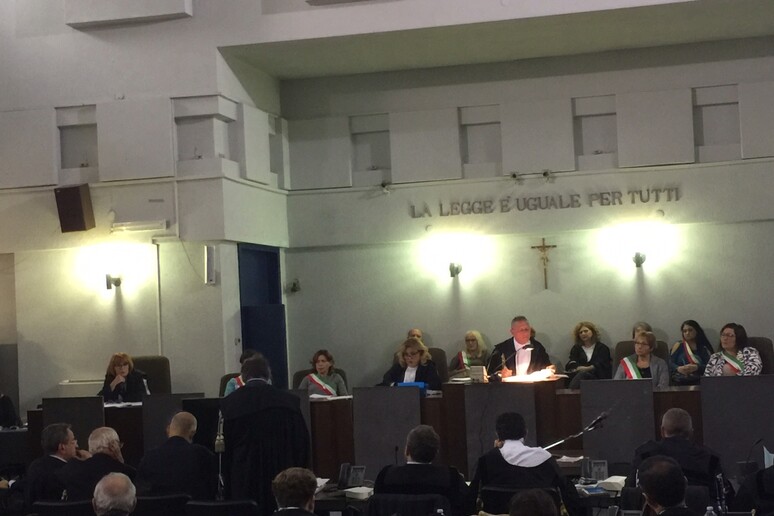 - RIPRODUZIONE RISERVATA