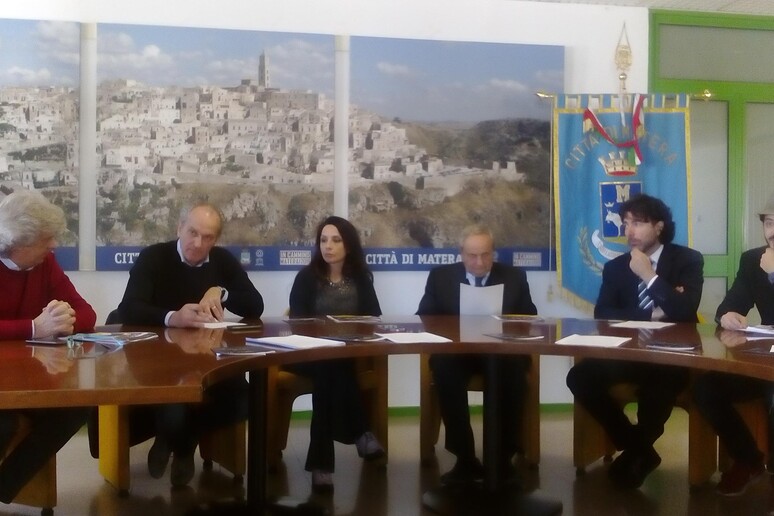 - RIPRODUZIONE RISERVATA