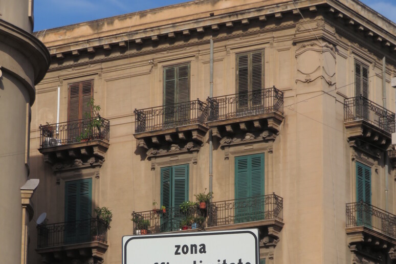 - RIPRODUZIONE RISERVATA
