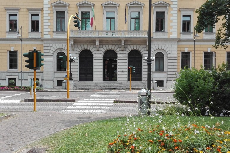 - RIPRODUZIONE RISERVATA