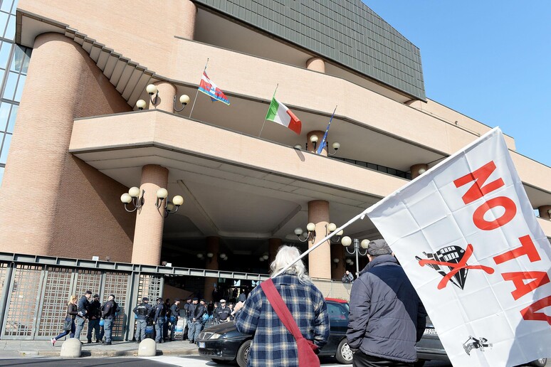 - RIPRODUZIONE RISERVATA
