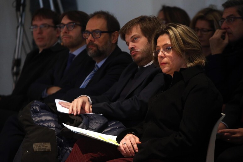 - RIPRODUZIONE RISERVATA