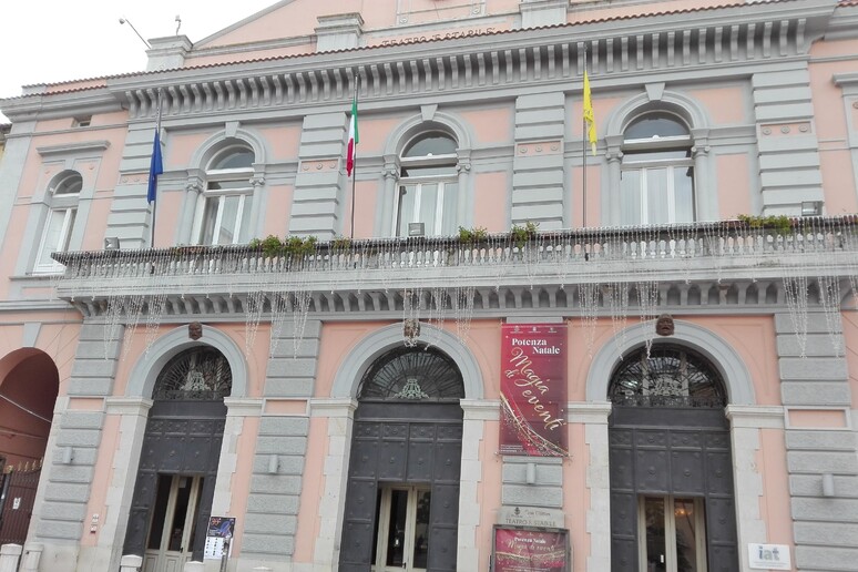 - RIPRODUZIONE RISERVATA