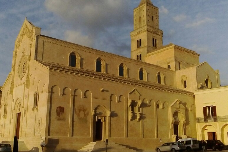- RIPRODUZIONE RISERVATA
