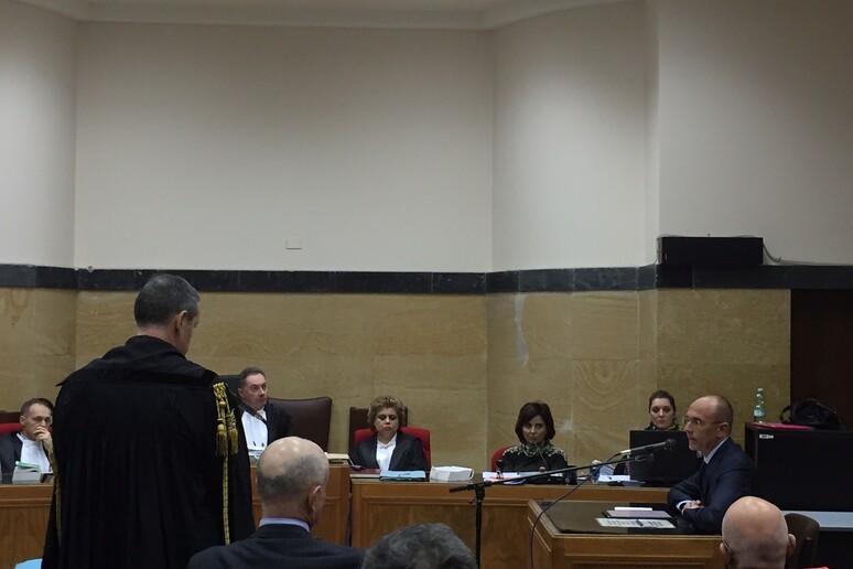 - RIPRODUZIONE RISERVATA