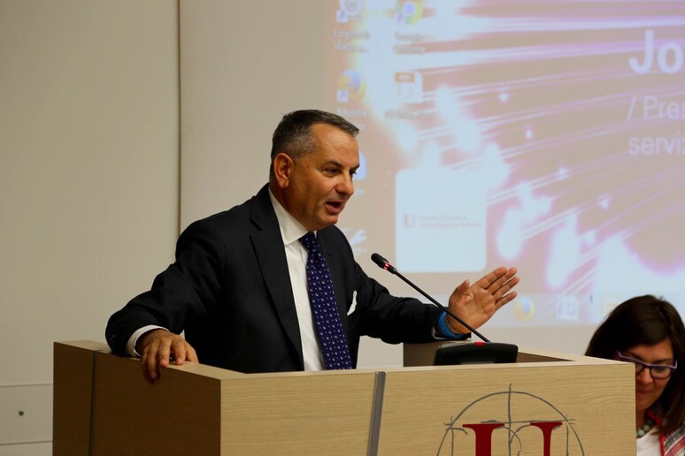 - RIPRODUZIONE RISERVATA