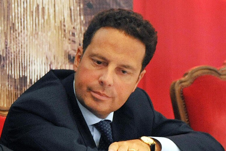- RIPRODUZIONE RISERVATA