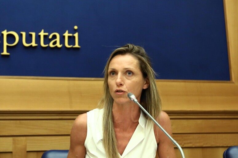 - RIPRODUZIONE RISERVATA