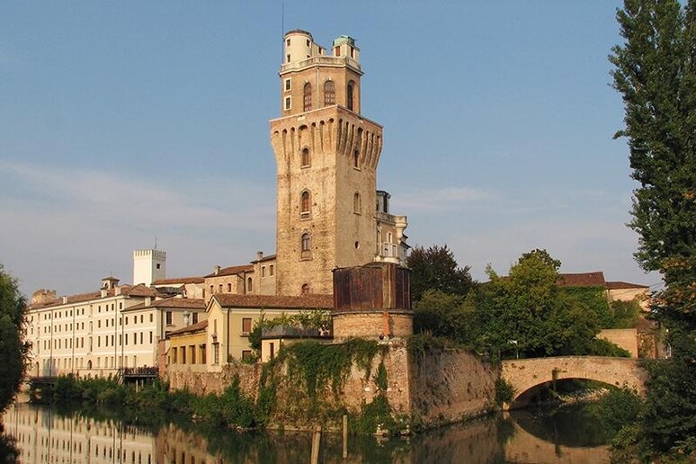 - RIPRODUZIONE RISERVATA
